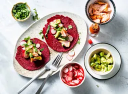 Bietentaco’s met zalm, avocado en radijs