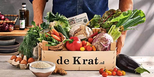 Bloemkool-tofusoep met kruidenolie en geroosterde hazelnoten